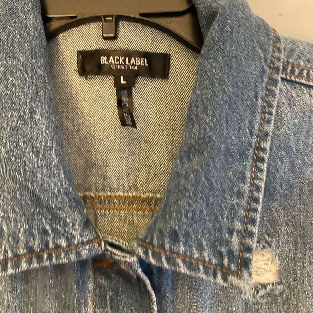 Women’s large distressed blue Jean jacket - Picture 2 of 4